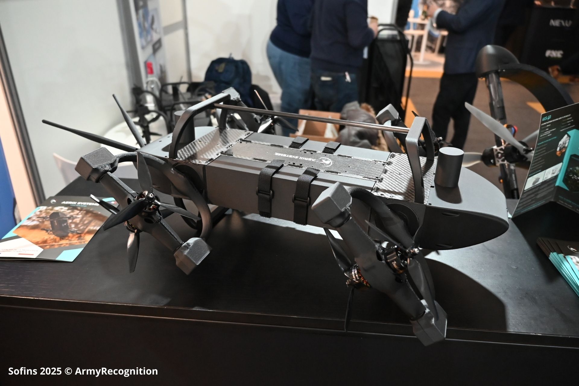 Aerix Systems 推出具有独特全向能力的 AXS μ1 无人机，可从任何角度与目标交战