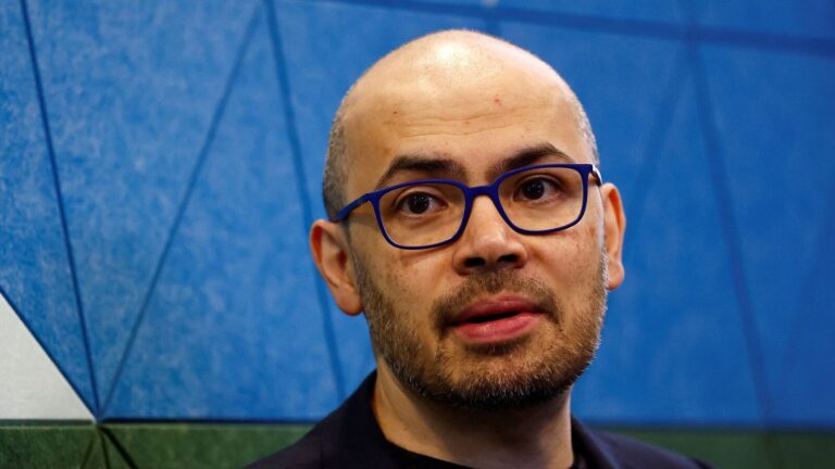 谷歌 DeepMind 首席执行官 Aravind Srinivas 表示，人工智能可以在十年内治愈所有疾病——Perfasciity 的 Aravind Srinivas 对此表示赞同