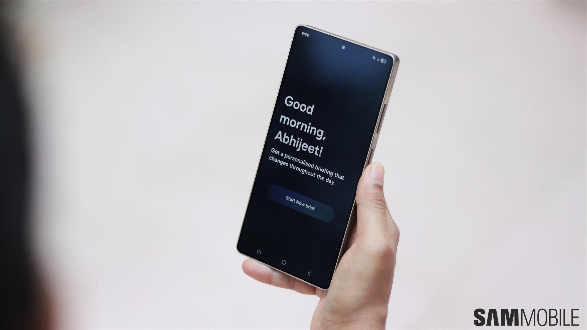 Galaxy S25 Now Brief 功能终究可能会出现在 S24 系列中