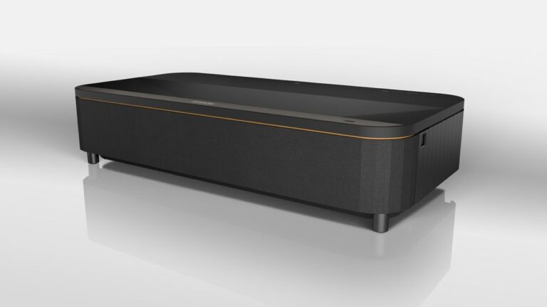 Epson 的新型 UST 4K 投影仪在高达 160 英寸的显示器上具有令人难以置信的亮度，但缺乏充分利用它的关键 HDR 功能
