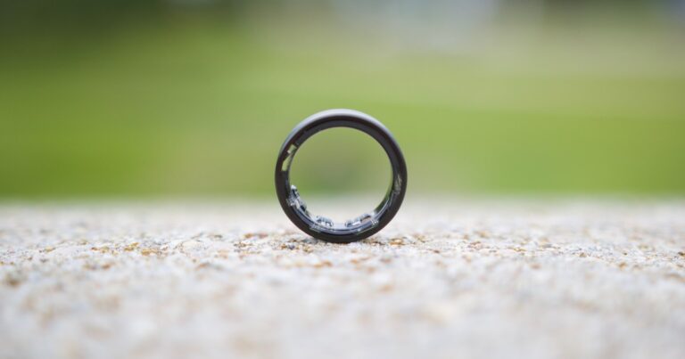 下一页 三星 Galaxy Ring 2 可以通过对接手机来充电
