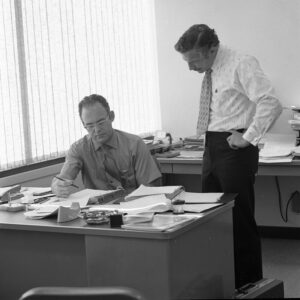 英特尔的起源故事：戈登·摩尔 （Gordon Moore） 和罗伯特·诺伊斯 （Robert Noyce） 离开哪家公司创立了英特尔？