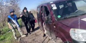 俄罗斯无人机袭击 Kostyantynivka 附近的人道主义疏散车队