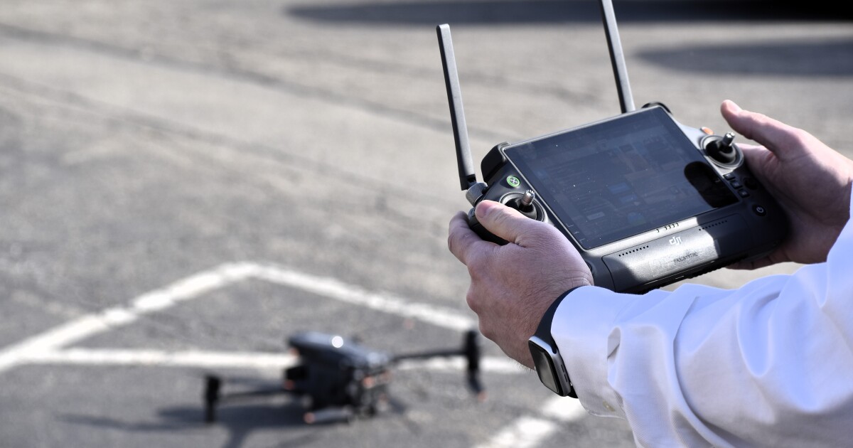 俄亥俄州警方使用机器人、无人机和 AI 来帮助打击犯罪。有人说这会侵蚀隐私