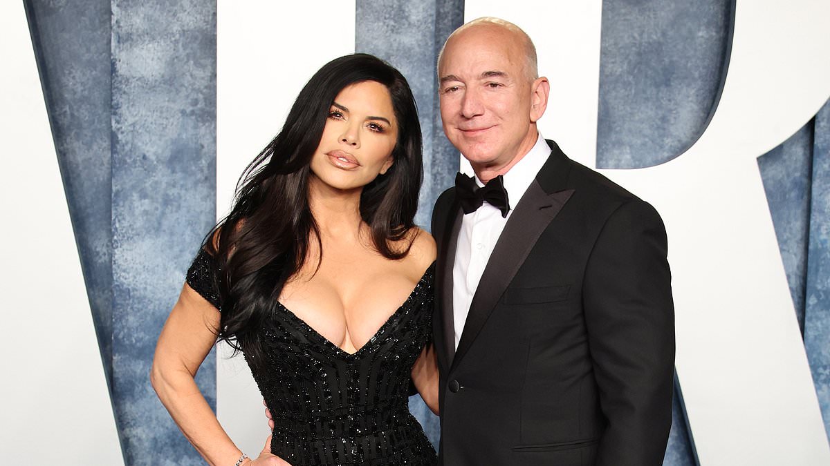 劳伦·桑切斯 （Lauren Sanchez） 和杰夫·贝佐斯 （Jeff Bezos） 在全女性太空任务失利后戴着牛仔帽参加驿站马车