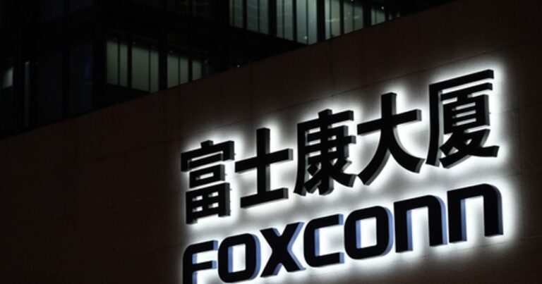 富士康报告称，AI 需求推动 3 月份营收创历史新高