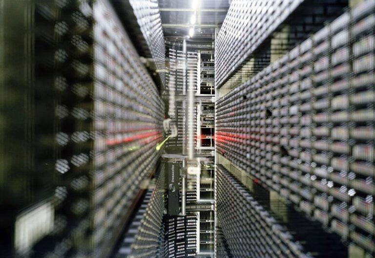 AI 激增可能意味着电网紧张或增加，具体取决于政策：IEA