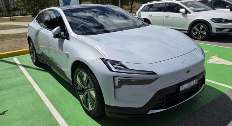 我带着无后窗的 Polestar 4 进行了为期三天的公路旅行——这就是为什么放弃后窗是一个好（也是坏）的主意