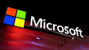 Microsoft 报告：三分之一的企业领导者正在考虑用 AI 取代员工