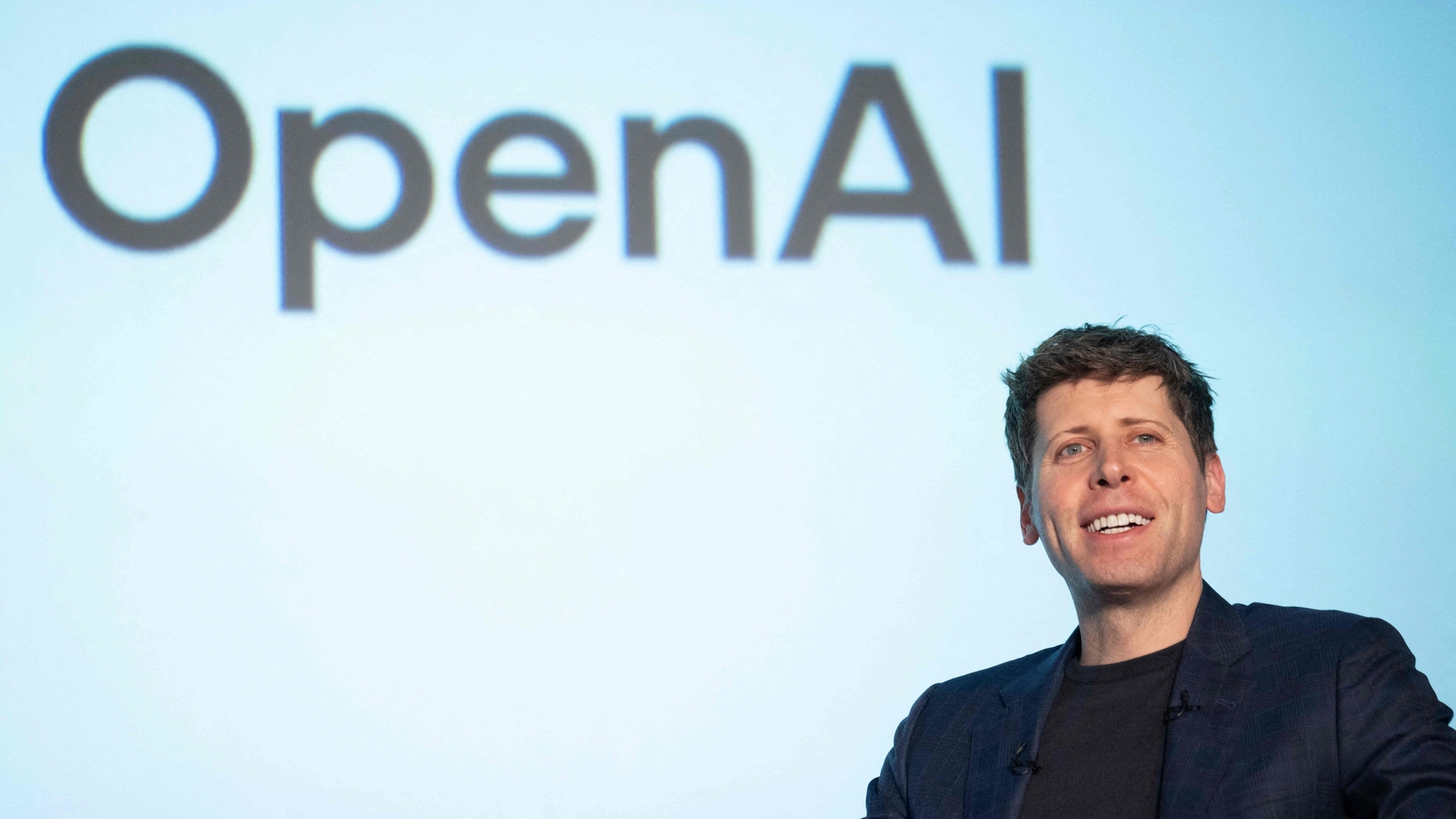 OpenAI 的 Sam Altman 宣布招聘：“如果你有这方面的背景……”