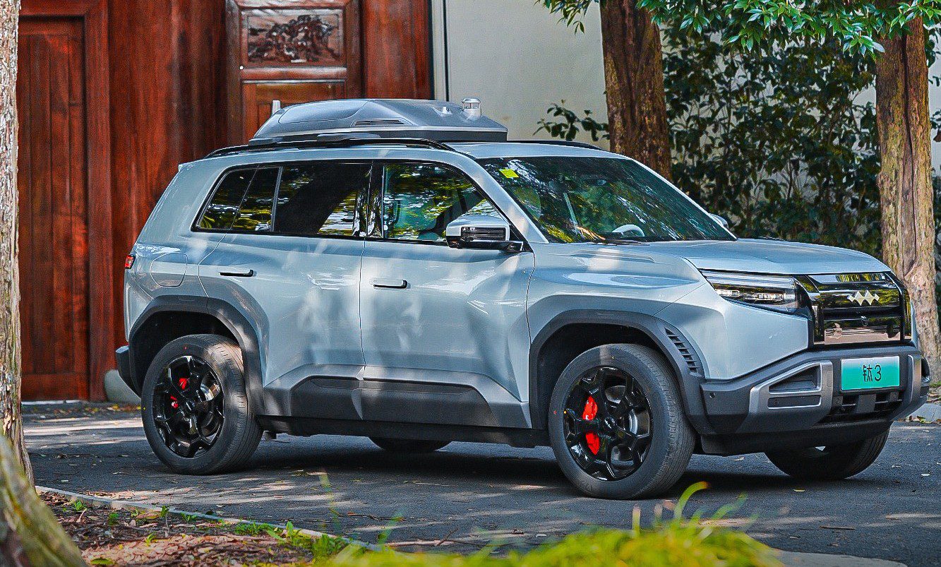 比亚迪以极低的价格推出首款带有无人机发射台的电动越野车