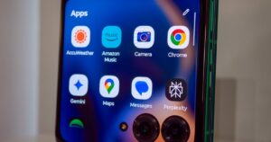 新的 Moto Razr 将作为 Moto AI 的一部分运行 Perplexity 和 CoPilot