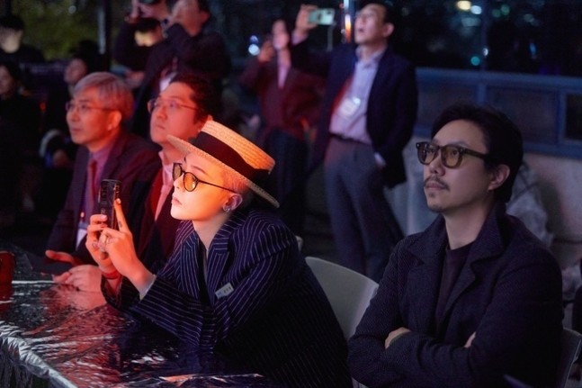 G-Dragon 将他的虹膜变成触及宇宙的 AI 艺术：“穿越光年的舒适”