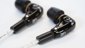 Campfire Audio 的“最易用的入耳式耳机”以高端性能为特色，而价格却不菲