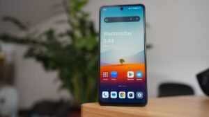 这款 OnePlus 手机是旗舰产品的可靠替代品 - 而且折扣近 70%