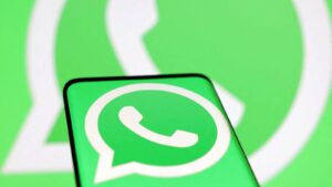 WhatsApp 测试版暗示 AI 建议的主题和语音聊天功能：对用户意味着什么