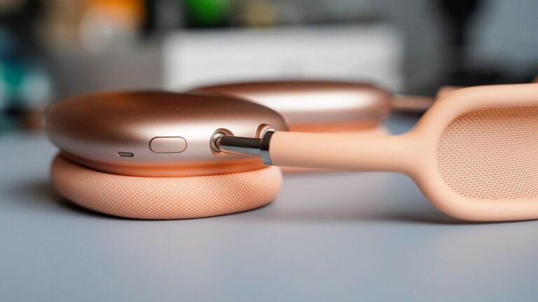 AirPods Max 终于获得了 Apple 承诺的精彩免费升级