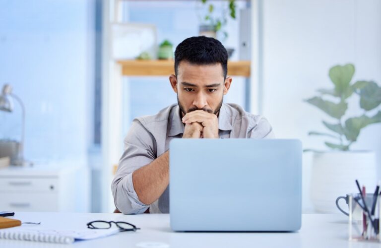 对 AI 感到兴奋或担忧？了解专家和公众的答案有何不同