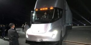 特斯拉增加 1000 多名工人以快速启动 Semi 卡车生产
