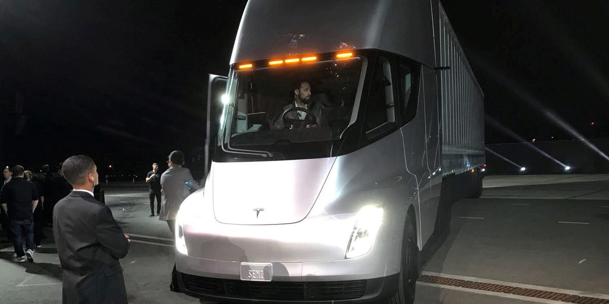 特斯拉增加 1000 多名工人以快速启动 Semi 卡车生产