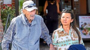 吉恩·哈克曼 （Gene Hackman） 和妻子贝茜 （Betsy） 令人毛骨悚然的亚马逊最终订单在他们悲惨死亡前几天“揭晓”——在她最后几个小时的细节浮出水面后