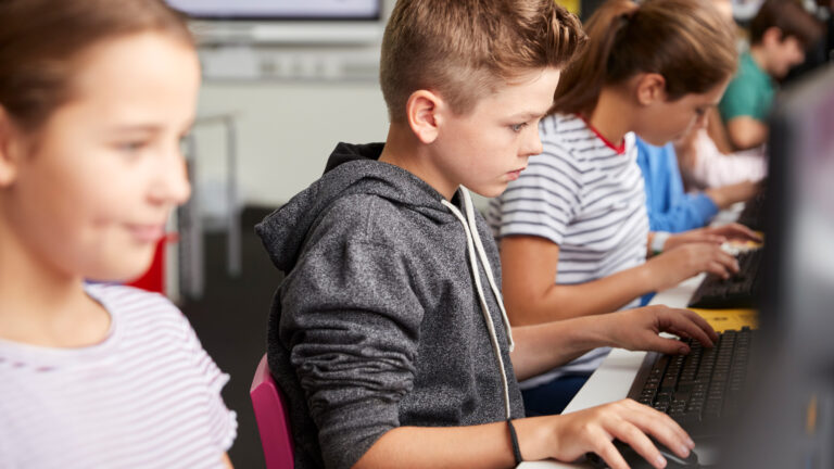 教小学生如何评估他们在网上找到的信息