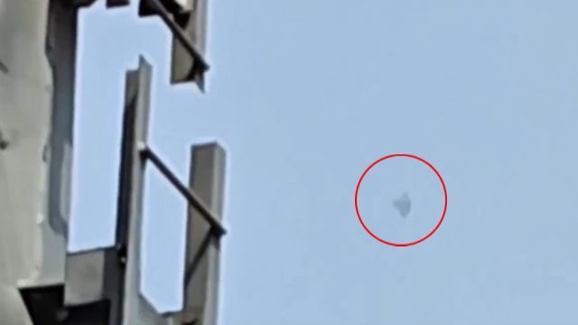 中国在 X 的北方天空进行秘密飞机试验，震惊