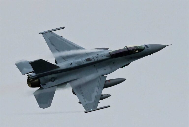 突发新闻：保加利亚用首架美国 F-16 战斗机 Block 70 取代苏联战斗机加强北约防御