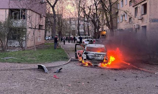 乌克兰表示，在导弹袭击造成16人死亡后，俄罗斯无人机对泽连斯基的家乡城市发动了“大规模”攻击。