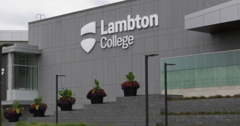 Lambton College 推出 AI for Advanced Manufacturing 开发站点
