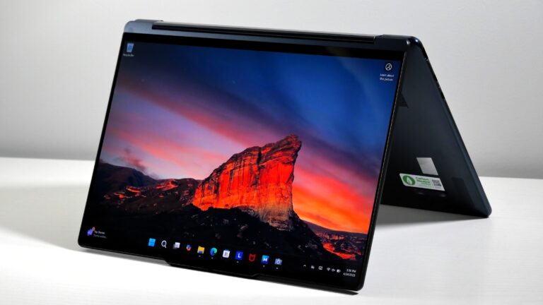 这台笔记本电脑就像一台便携式 OLED 电视，你可以带到任何地方，这只是我喜欢它的原因之一