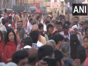 北方邦：信徒们涌向 Ram Navami 的 Ram Janmabhoomi 寺庙;部署无人机监控