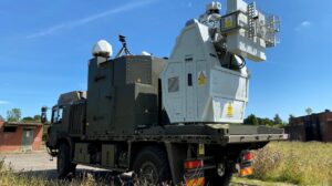 英国陆军使用新型定向能武器摧毁无人机群
