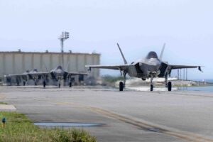 突发新闻：美国空军新增F-35A隐形战斗机部署到日本，以加强印太态势