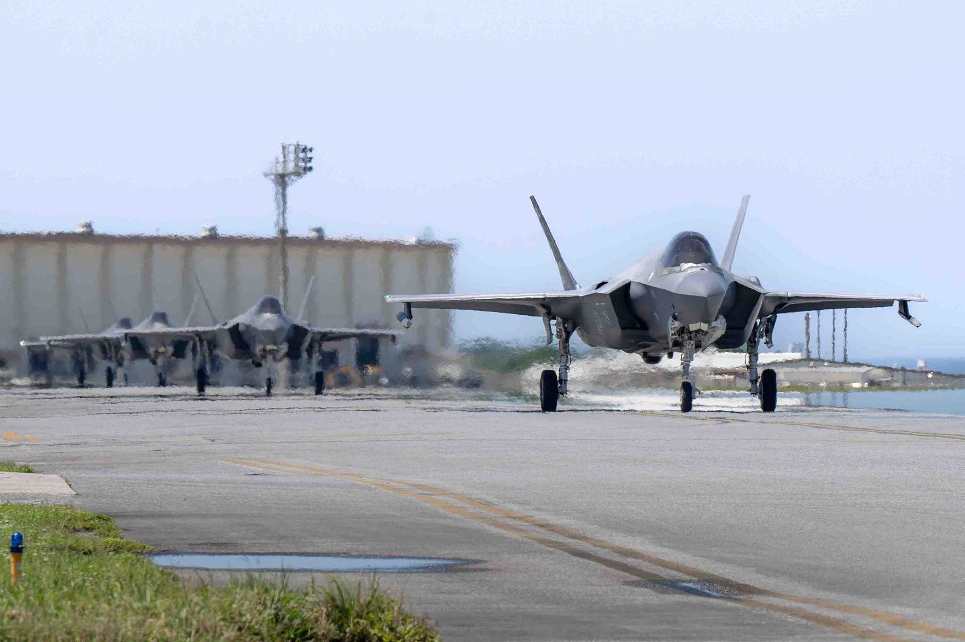 突发新闻：美国空军新增F-35A隐形战斗机部署到日本，以加强印太态势
