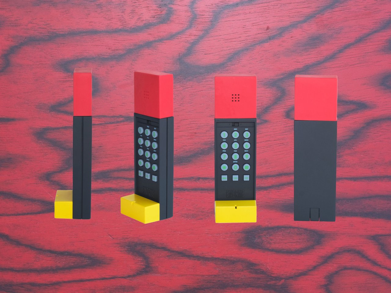 后现代宝藏：几十年后出现稀有的 Ettore Sottsass Enorme 电话