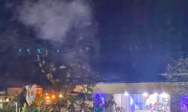 据报道，俄罗斯军用机场成为大规模无人机袭击的目标