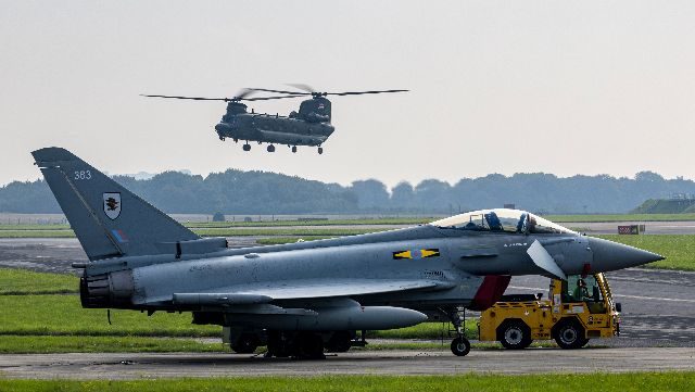 英国皇家空军台风摧毁也门胡塞武装据点 精确打击