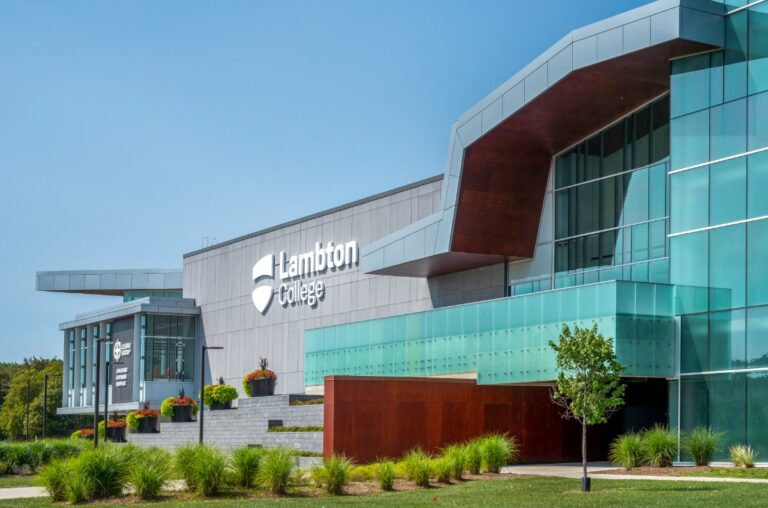 Lambton College 加入 AI 制造中心的省级技术计划