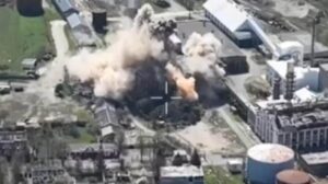 乌克兰空军袭击了库尔斯克州的俄罗斯无人机发射基地，造成多达 20 名无人机作员死亡