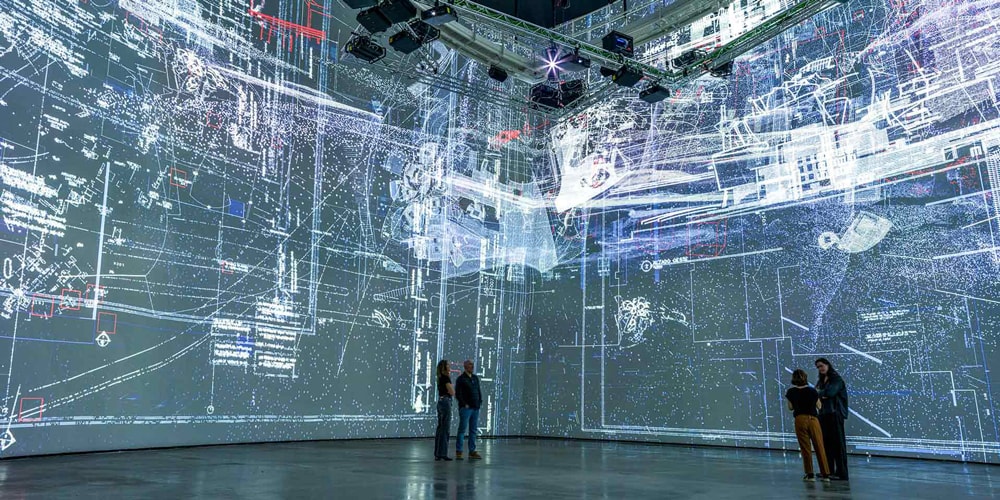 Refik Anadol 在毕尔巴鄂古根海姆博物馆用 AI 重新连接弗兰克·盖里的遗产