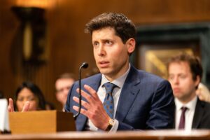OpenAI 以 $30B 估值筹集 $40B