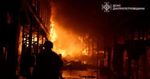 俄罗斯对第聂伯罗的袭击造成 2 名女性死亡，至少 16 人受伤