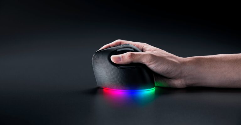 这是 Razer 的第一款垂直鼠标