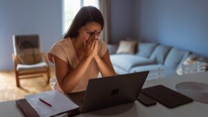 诈骗者正在冒充 FBI。以下是发现它们的方法