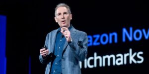 亚马逊首席执行官安迪·贾西 （Andy Jassy） 警告人们接受 AI 的速度有多快