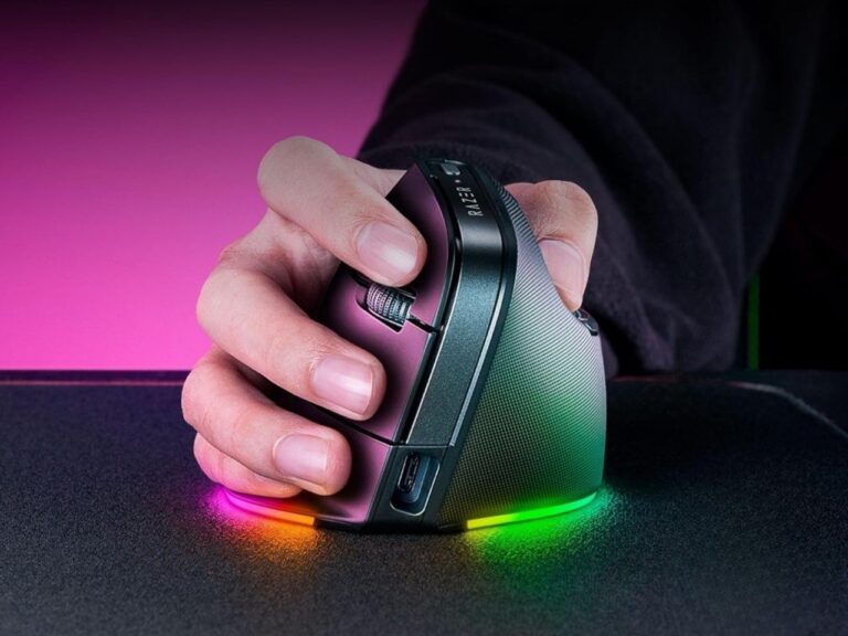 Razer 的第一款垂直游戏鼠标还配备了专用的 ChatGPT 按钮