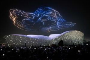 观看：6,000 架无人机，星光熠熠 阿布扎比