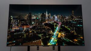 这款 TCL 的 Mini LED 电视让我忘记了 OLED 旗舰产品（而且它正在打折）