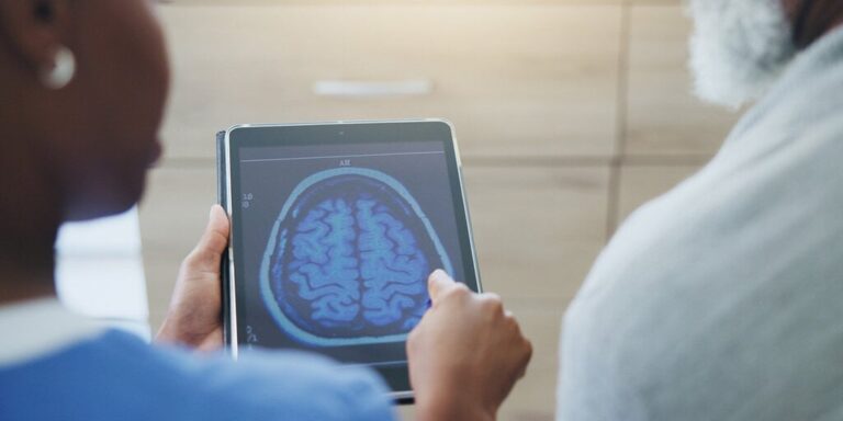 AI 在沉寂数十年后为瘫痪的中风幸存者恢复语音
